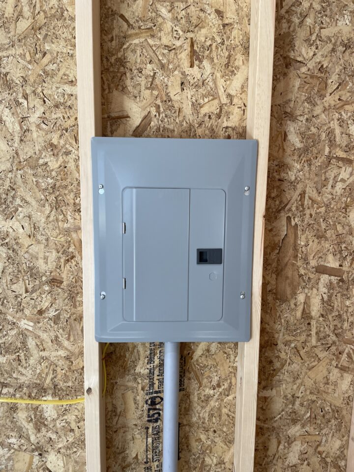 Traditional Side Utility 12 x 24 - Image 9