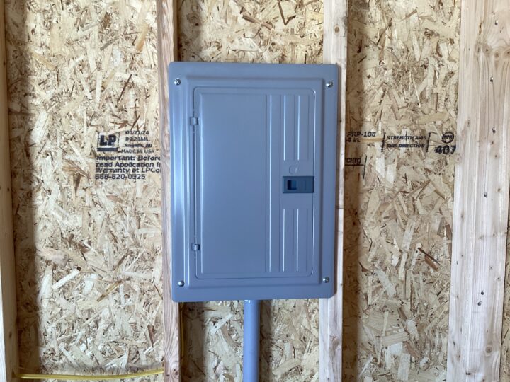 Traditional Side Utility 12 x 24 - Image 6