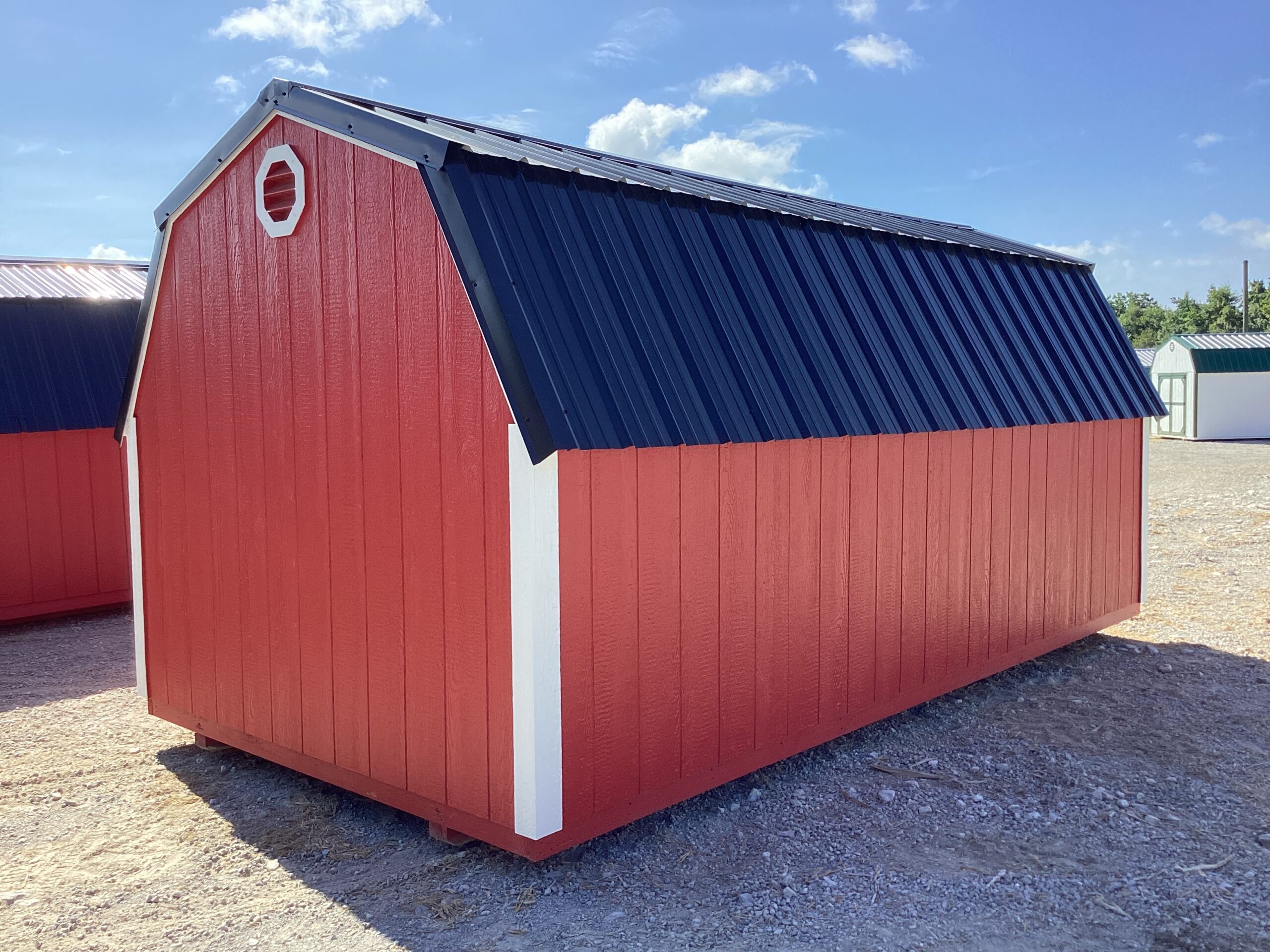 Traditional Short Wall Barn 8 x 16 - Image 5