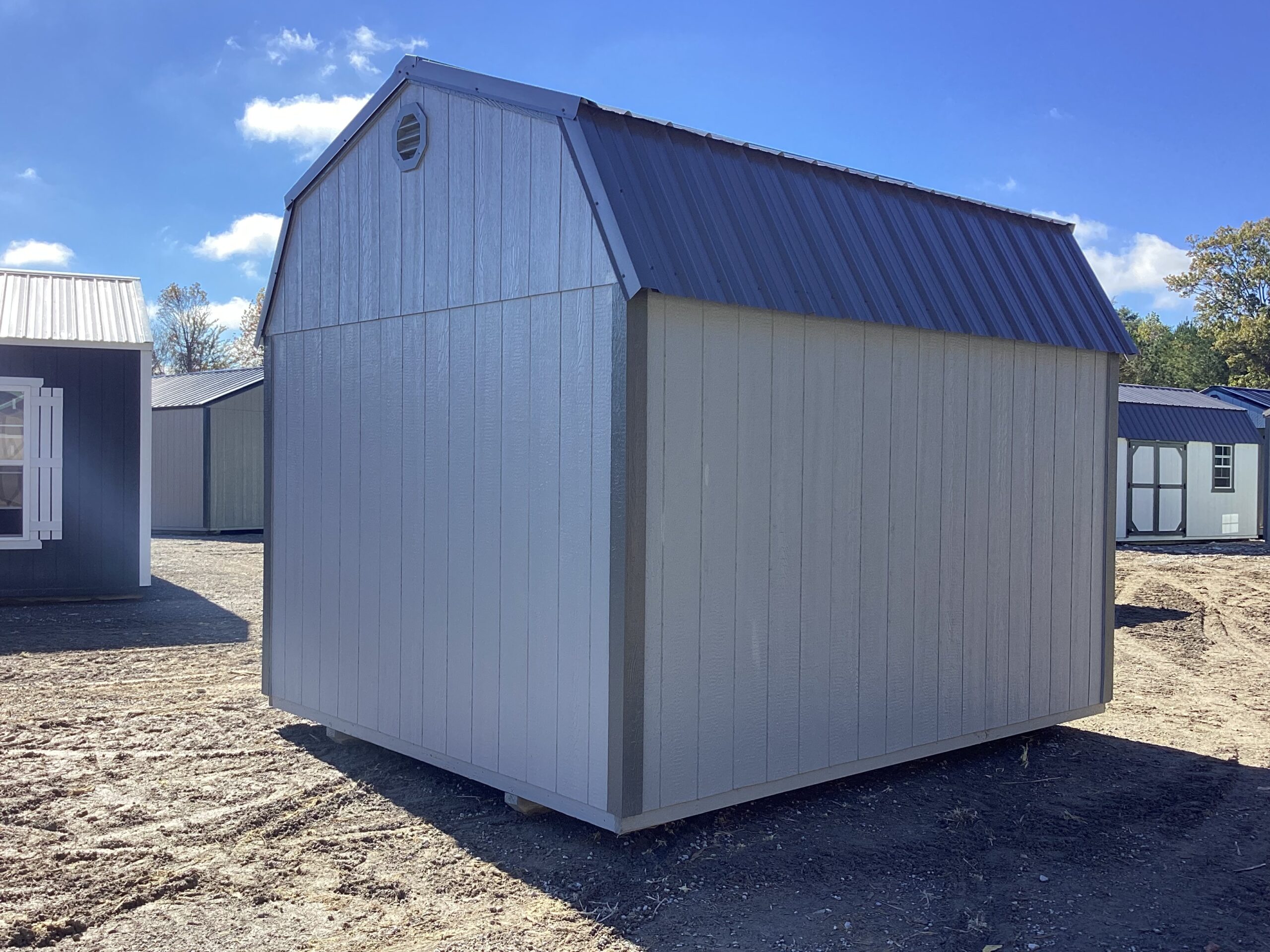 Traditional Side Lofted Barn 10 x 12 - Image 3