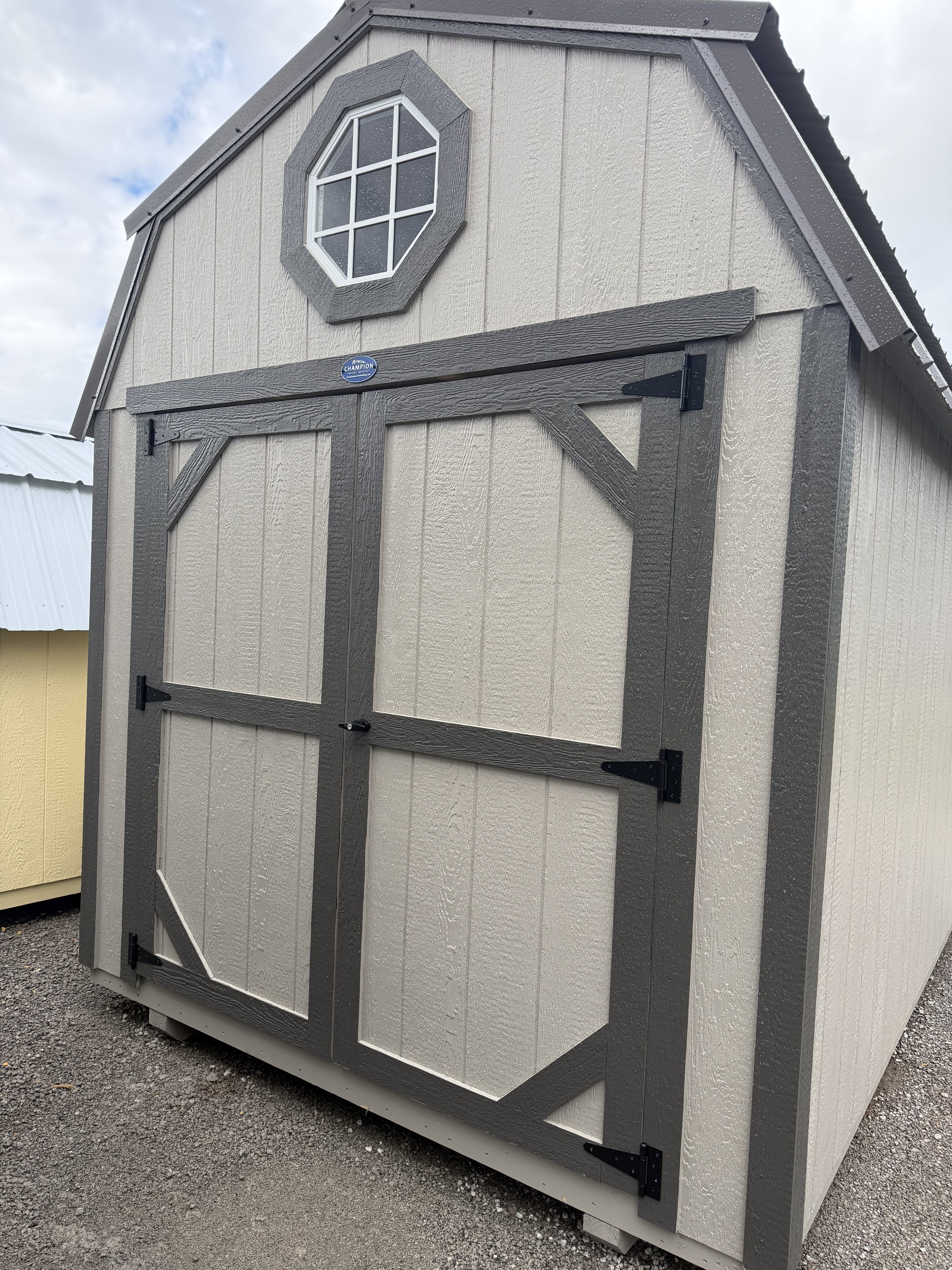 Traditional Lofted Barn 8 x 12 - Image 3