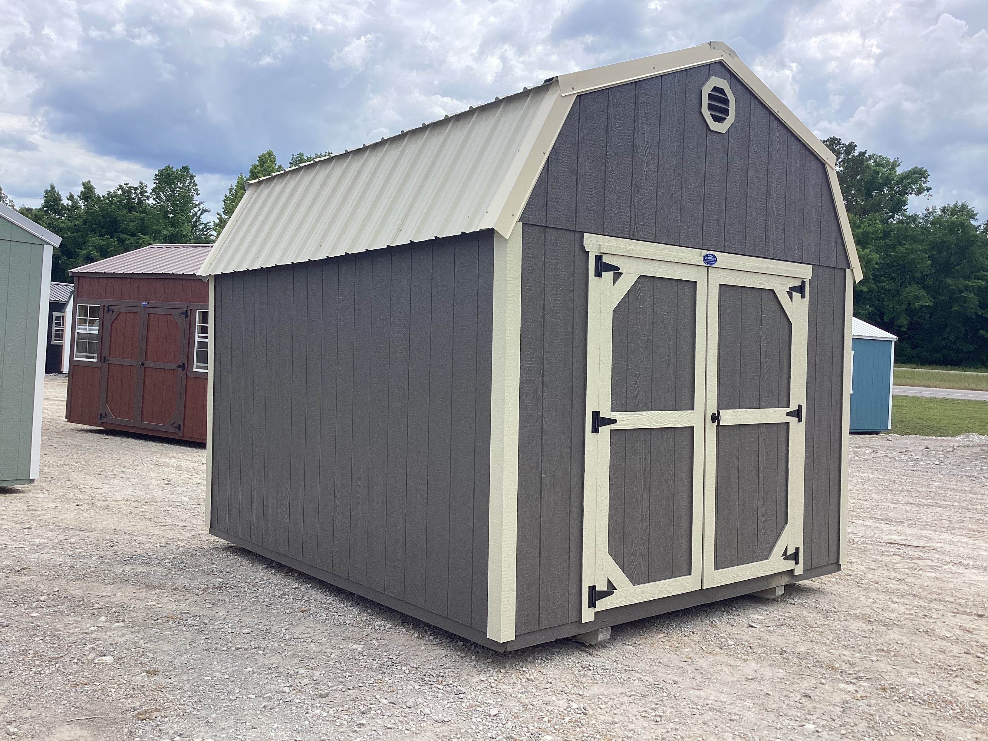 Traditional Lofted Barn 10 x 12 - Image 3