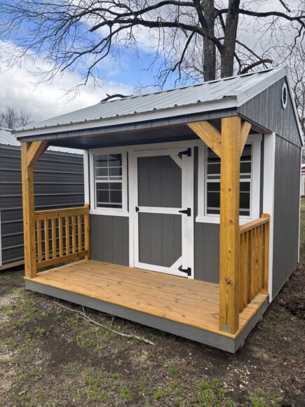 MAKES A GREAT PLAYHOUSE OR SMALL OFFICE!
